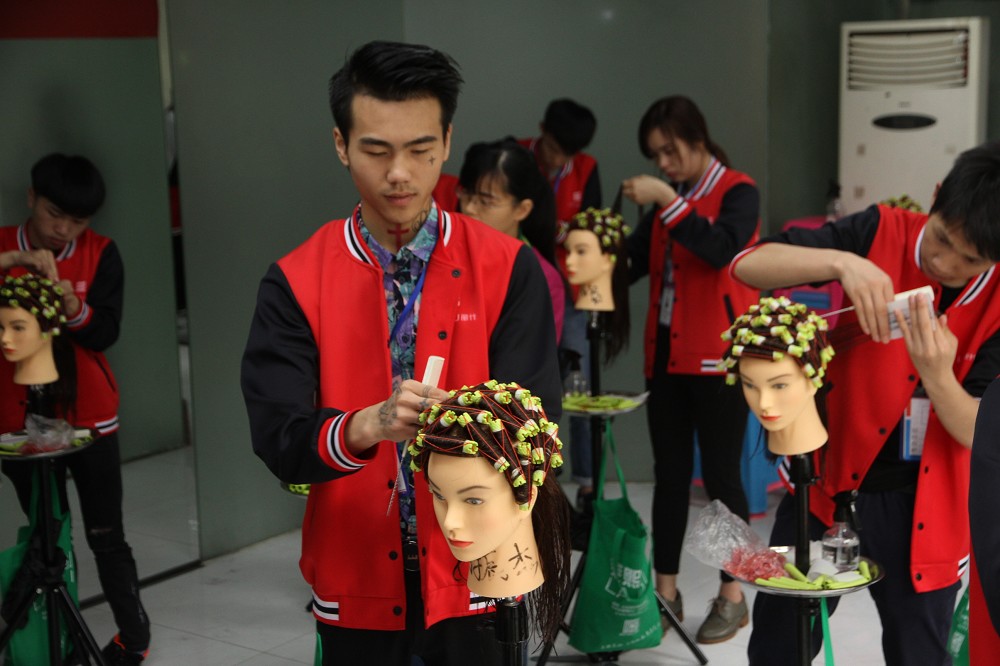 南寧美發(fā)培訓(xùn)學(xué)校 國際標(biāo)準(zhǔn)杠