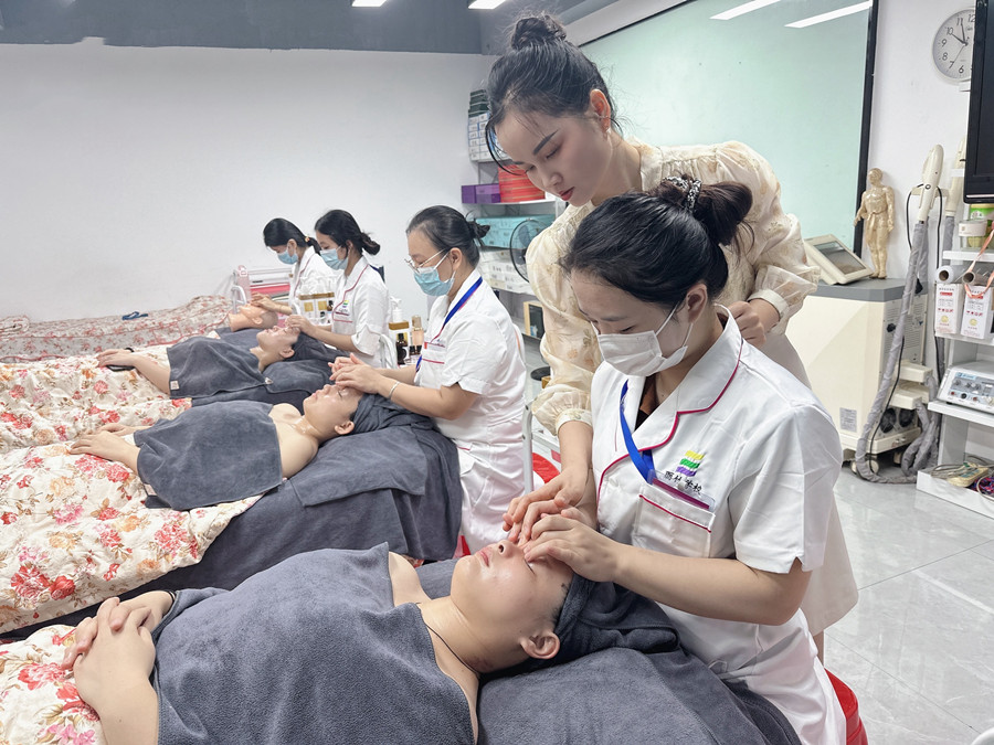 敏敏的肌膚怎么護(hù)理？廣西皮膚管理師教你